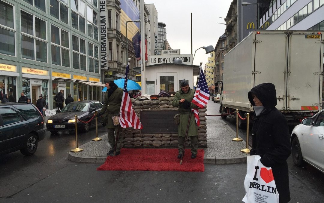 Dampak Kebijakan Bea Cukai terhadap Usaha Kecil di Minangkabau 2025